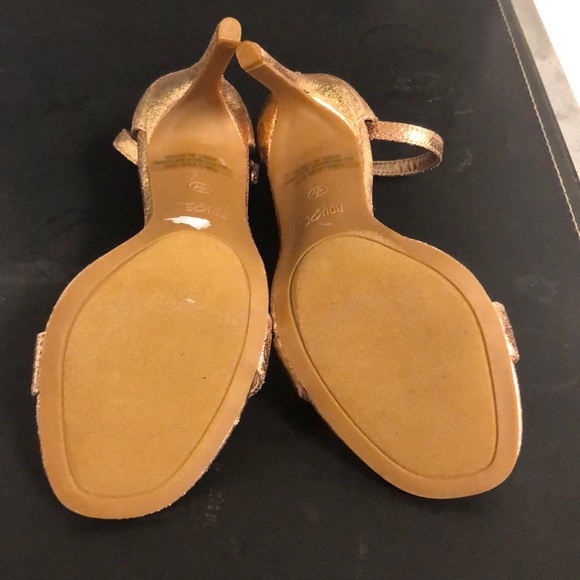 Rouge Helium Heels - Picture 8 of 8